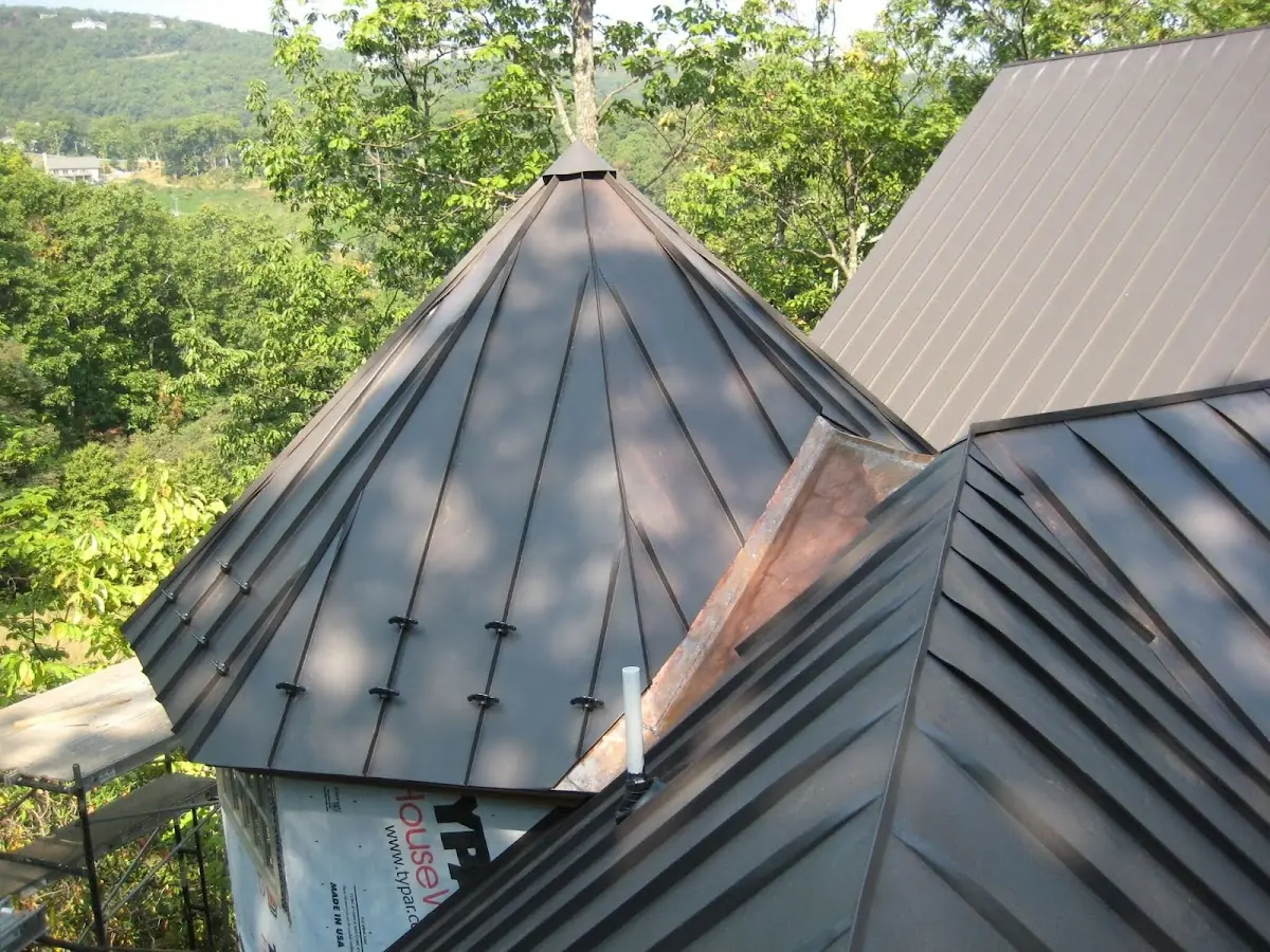 Professional Gutter Cleaning by Craftsman Roofing in Sleepy Hollow